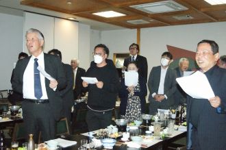 「島根県民の歌」を合唱 ／ 岡山島根会