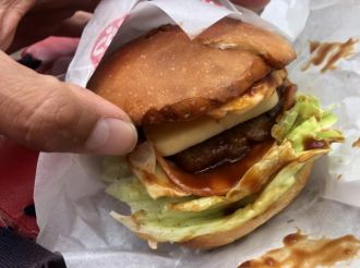 4月16日（木）　今日の1コマ　〜からつバーガー〜