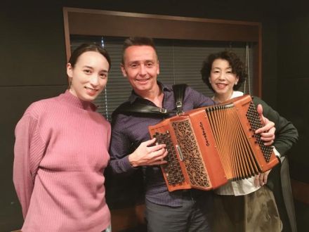 今日のゲストは…アコーディオン奏者のマニュ・モーガンさん！