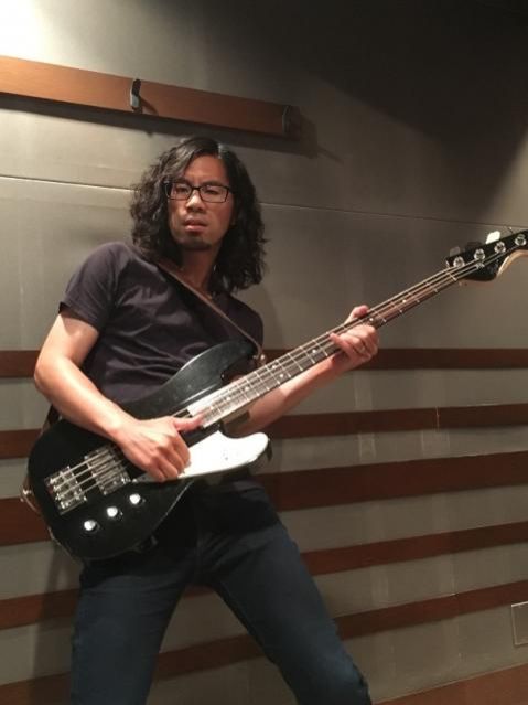 アキラ君、ついにベース買いに行くってよ