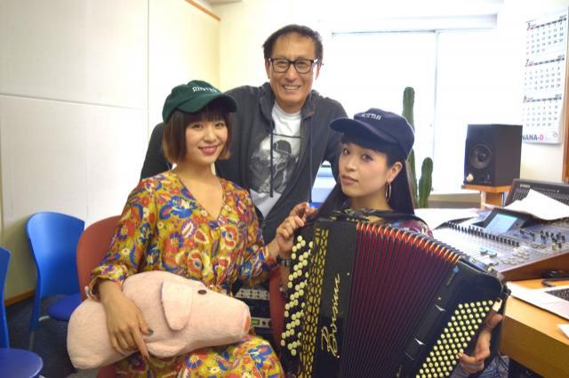 アコーディオンの音色と弾けるトークセッション