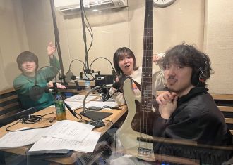 2024年2月12日(月)第46回放送。 今週はベースの近藤翔太が“優しいベース講座”をやります！ なんと、ベースをスタジオを持ち込んで実際に演奏もしちゃいます。