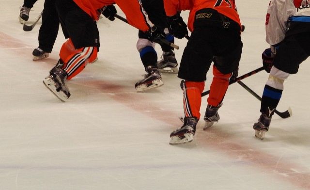 ニーハオ関田が北京五輪を現地からレポ！ 壮絶な女子アイスホッケー選手の肉弾戦