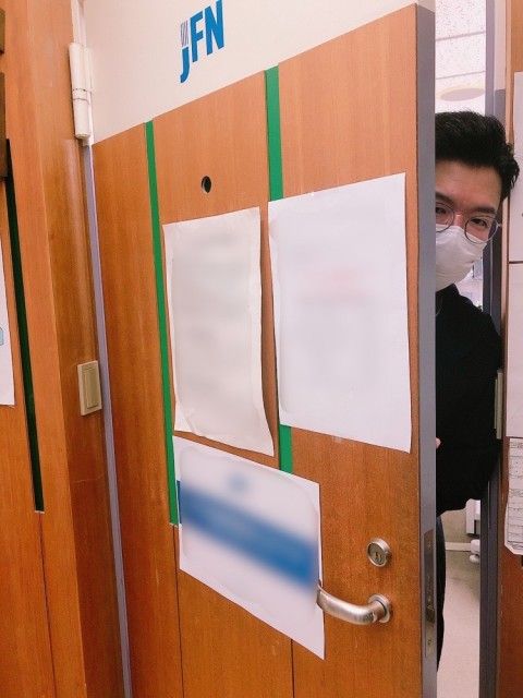 個室でくつろぐ