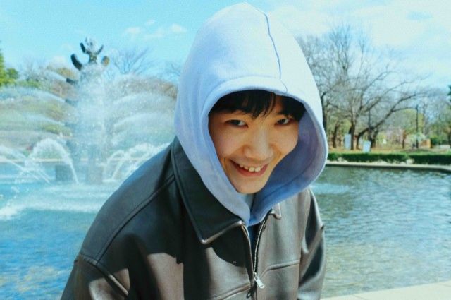 8月5日(木)のプレイリストは、シンガー・ソングライター、Momさん