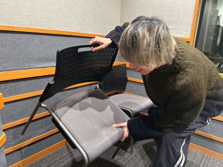 課長のデベソ上から触るか下から触るか