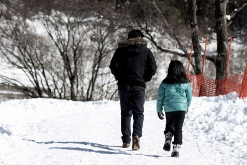 雪道ですべらないコツは？ 雪歩きのプロが解説！