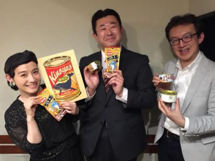 田んぼにポツン！と出現した…鯨の工場！？