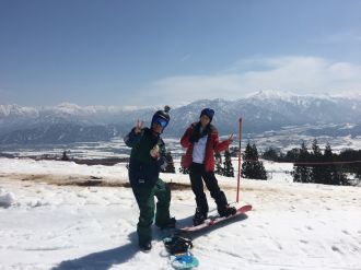 【小出し珍道中２】カップホルダーが自動で出てきたと思って驚く作家原口。