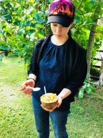 グアム特別編-華恵さん、ココナツキャンディを食べる-