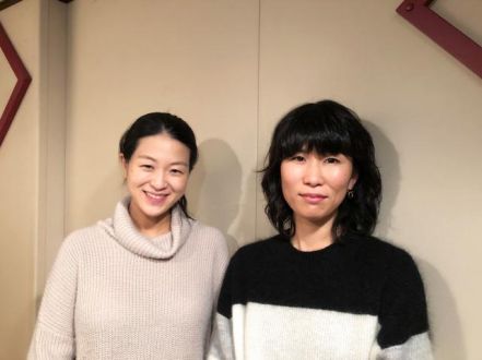 飛行機内でも！座ったままでもできるマッサージをご紹介。