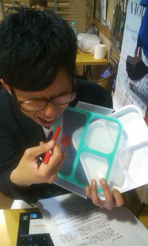 火曜日は、お弁当箱の常識を覆す「薄型弁当箱フードマン」♪