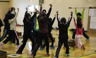  10月のアスリートママは、ウエイトリフティング・川崎菜々紗選手のお母さま、さと美さんです