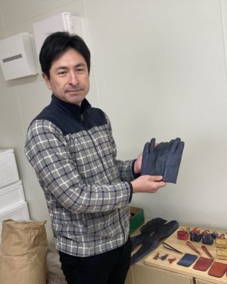 Vol.140 東かがわ市・「讃岐スモークサーモン　燻鮭」をご紹介。鮭の皮を利用した手袋や小物の製造も！(241211OA)