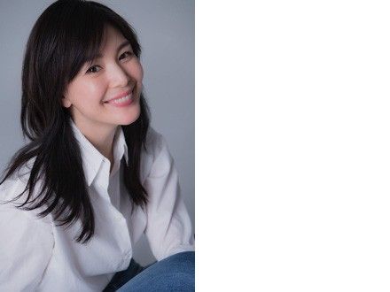 知花くららさんが「企業の遺伝子」の新パーソナリティに