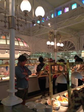 クリスタルパレス・レストランにてお食事( *´艸｀)