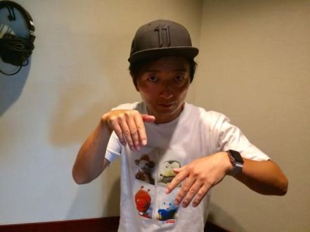 「真っ暗闇で急接近する赤い光…」声優・野島裕史が体験した恐怖の自転車怪談