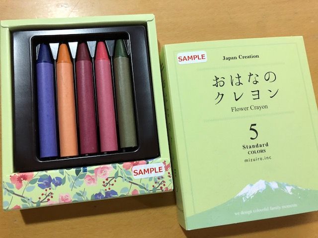 火曜日は、本物のお花の色で描くクレヨン♪♪