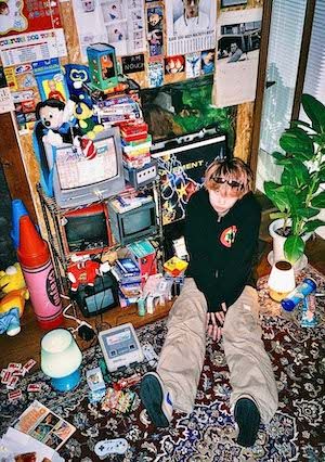 【Present】Mega Shinnosuke のサイン入り番組ステッカーをプレゼント！！