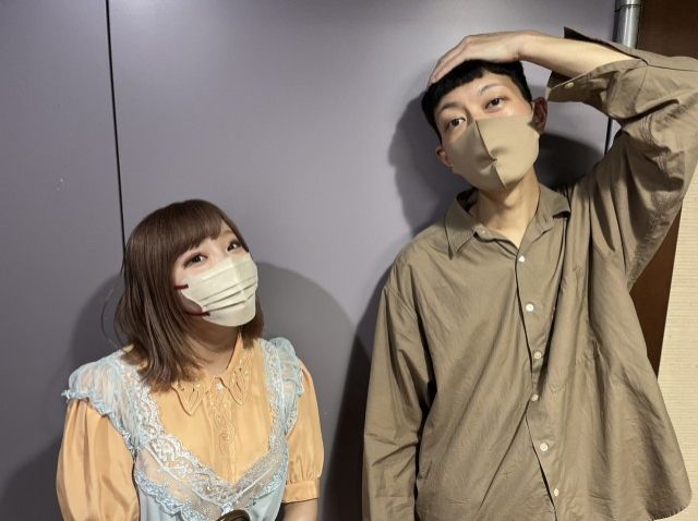 手、繋ぐのってなんで？隣にいるんだからわかるでしょ！