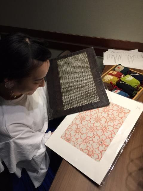 400年以上の歴史を誇る染色技法を目の前に、「カワイイ❤」連発ッ！！