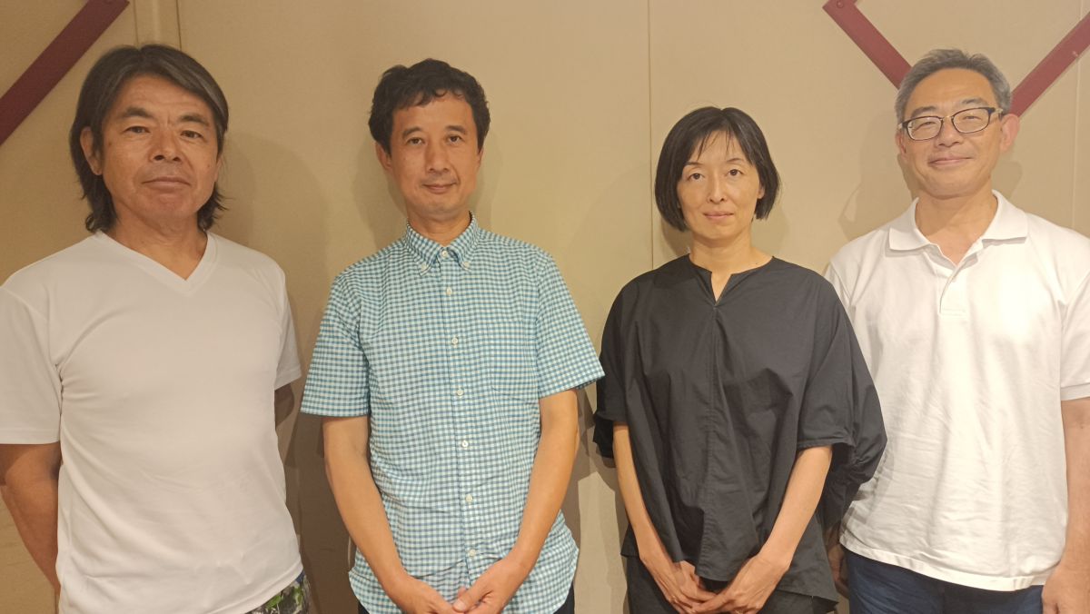 木曜日の常連客・日比野克彦さんと、八戸市美術館・館長／日本大学理工学部建築学科教授・佐藤慎也さん、 アーツカウンシル東京・森司さん、水戸芸術館・現代美術センター・芸術監督・竹久侑さんの話を盗み聞き・・・深夜のアートトーク