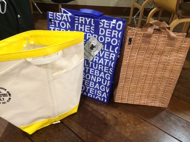 火曜日は、アウトドア用のゴミ箱になるトートバッグ♪