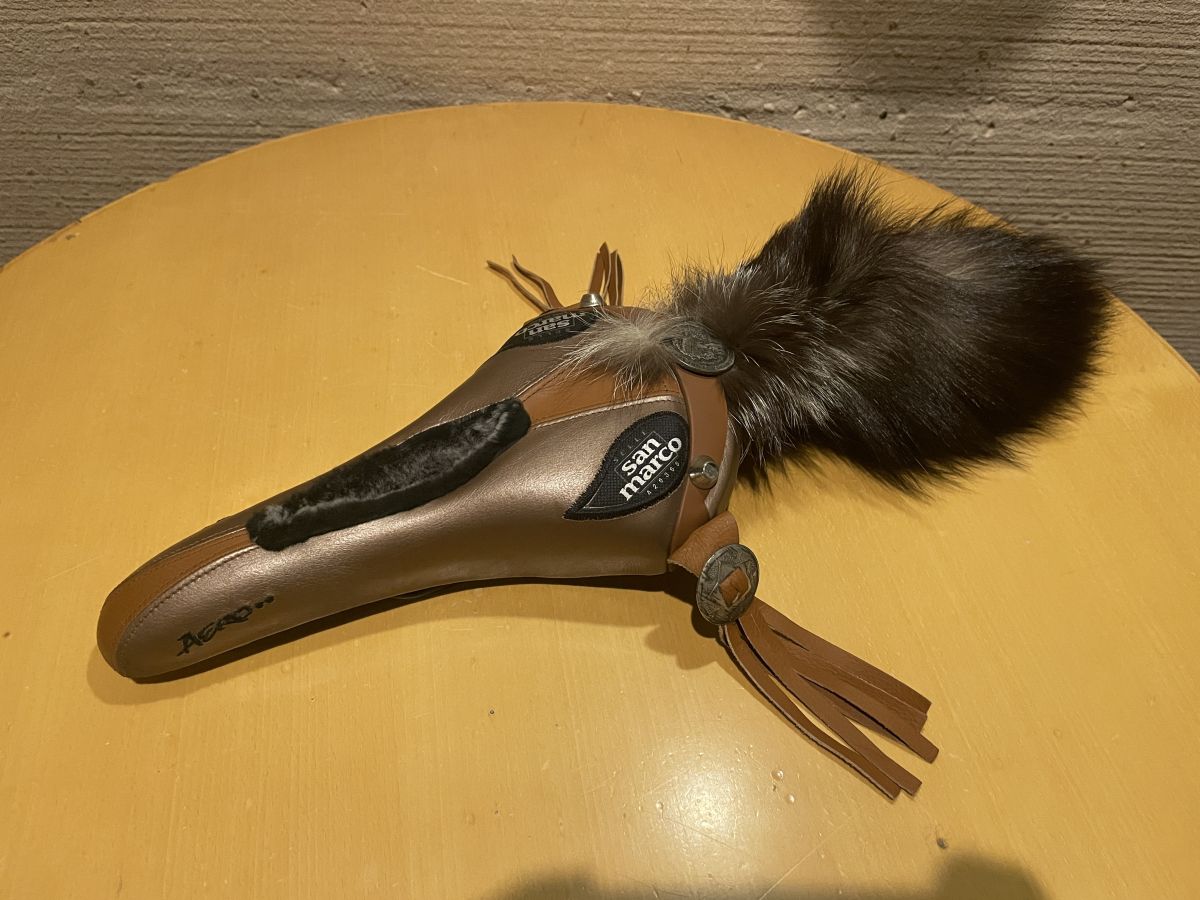 #261『自転車パーツとは思えない可愛い尻尾付きサドル…! 』