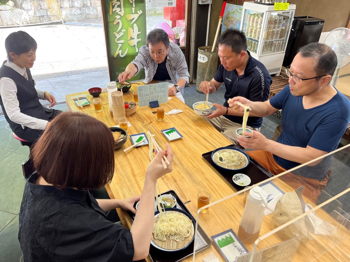 第827回放送「うどんタクシーで行く、麺通団うどんツアーレポート！まるたけ休業～八十八庵 篇」 （2022年8月6日放送）