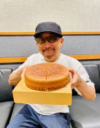 8月15日配信リリースの新曲「青い空だけじゃない」を宇宙初オン・エア！