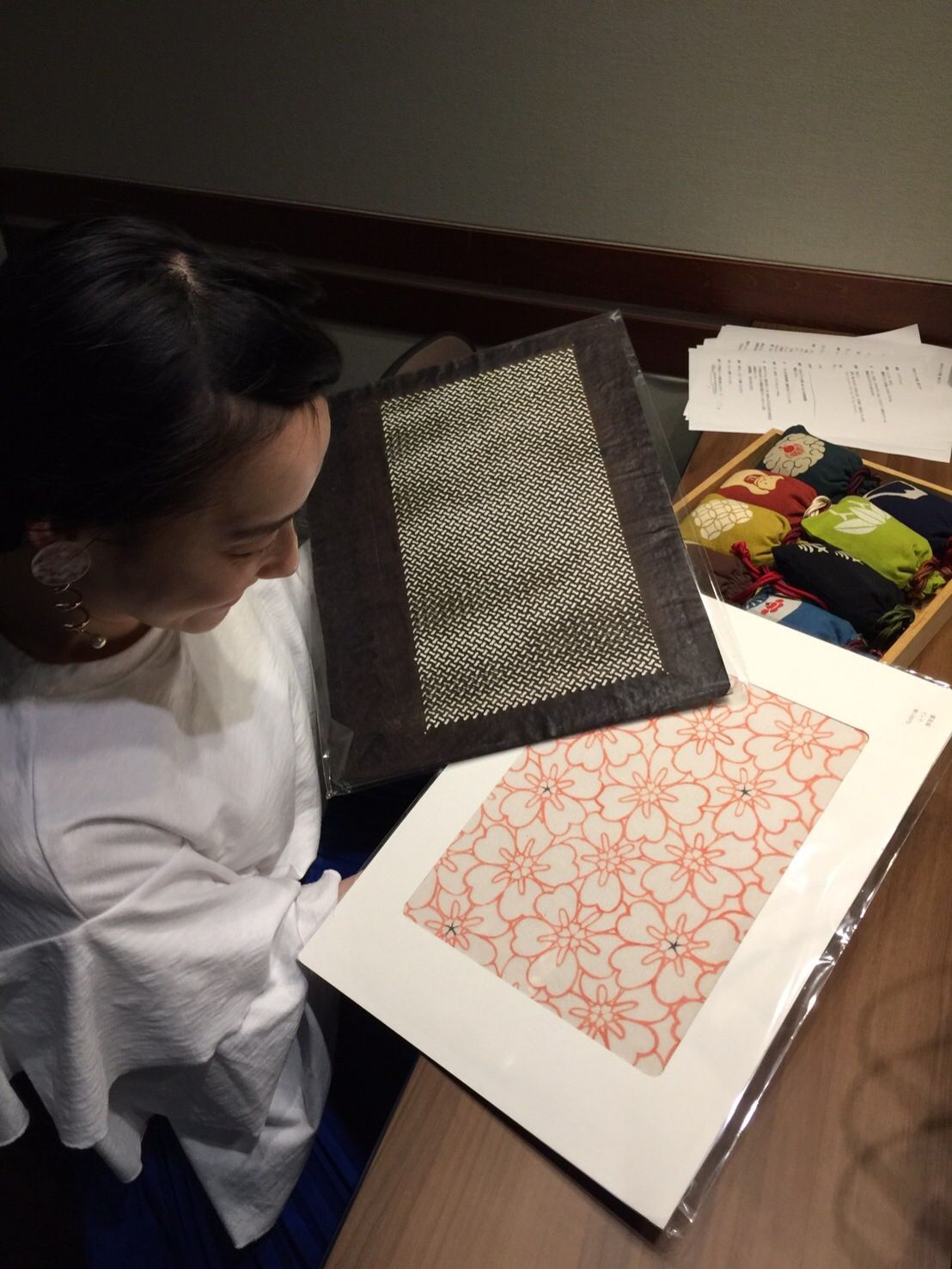 400年以上の歴史を誇る染色技法を目の前に、「カワイイ❤」連発ッ！！