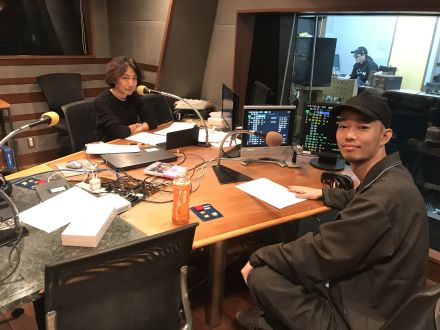 11月14日(水)　スタジオ・ゲストは キュレーターで文筆家の上妻世海さん